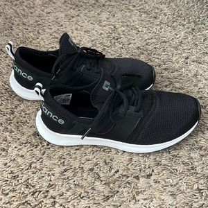 New balance tennis shoes